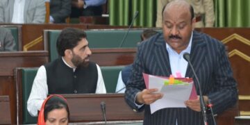 سری نگر میں ٹریفک کو کم کرنے کیلئے اہم سڑک اور کاریڈور ترقیاتی پروجیکٹ شروع کئے گئے ۔ نائب وزیر اعلیٰ