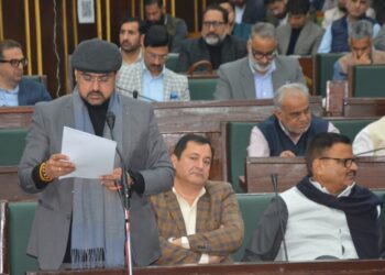 ستیش شرما نے جموں میں سکول میگزین کی رسم رونمائی کے موقعہ پر ورثہ اور اقدار کے تحفظ پر زوردیا
