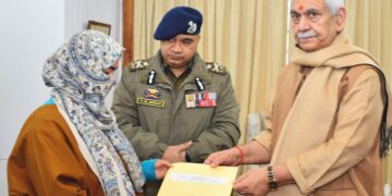 لیفٹیننٹ گورنر منوج سِنہانے شبینہ بشیر کو تقرری نامہ سونپ دیا